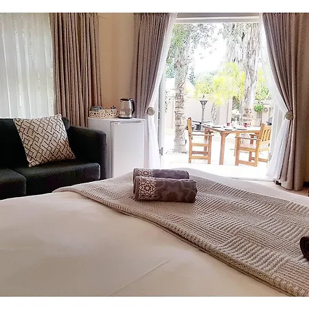 Oudtshoorn Guest House-2